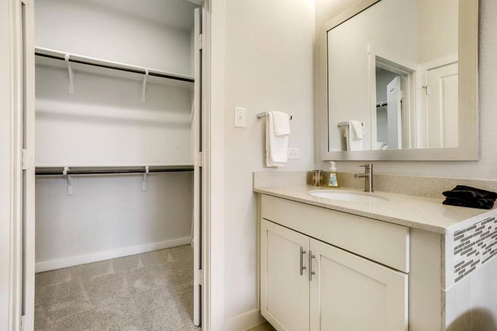Gorgeous 4 Bed Home On St Mary'S - Minutes To Riverwalk/Pearl سان أنطونيو المظهر الخارجي الصورة