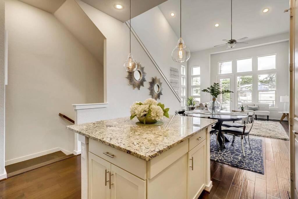 Gorgeous 4 Bed Home On St Mary'S - Minutes To Riverwalk/Pearl سان أنطونيو المظهر الخارجي الصورة