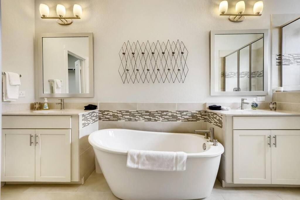 Gorgeous 4 Bed Home On St Mary'S - Minutes To Riverwalk/Pearl سان أنطونيو المظهر الخارجي الصورة