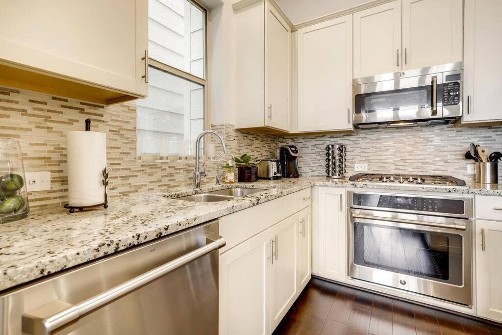 Gorgeous 4 Bed Home On St Mary'S - Minutes To Riverwalk/Pearl سان أنطونيو المظهر الخارجي الصورة