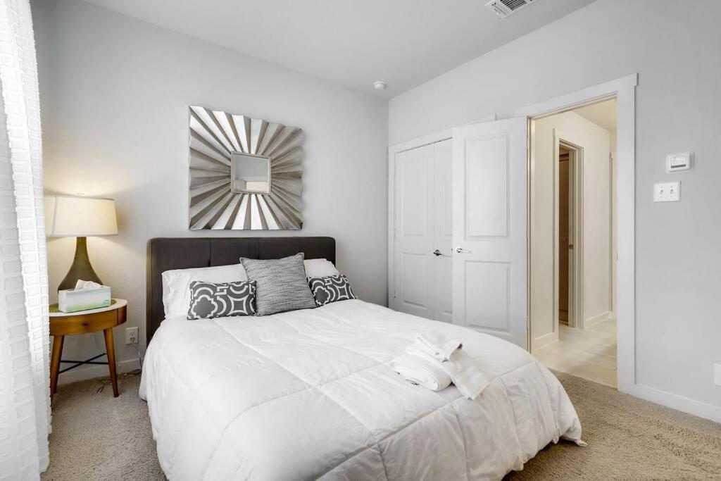 Gorgeous 4 Bed Home On St Mary'S - Minutes To Riverwalk/Pearl سان أنطونيو المظهر الخارجي الصورة